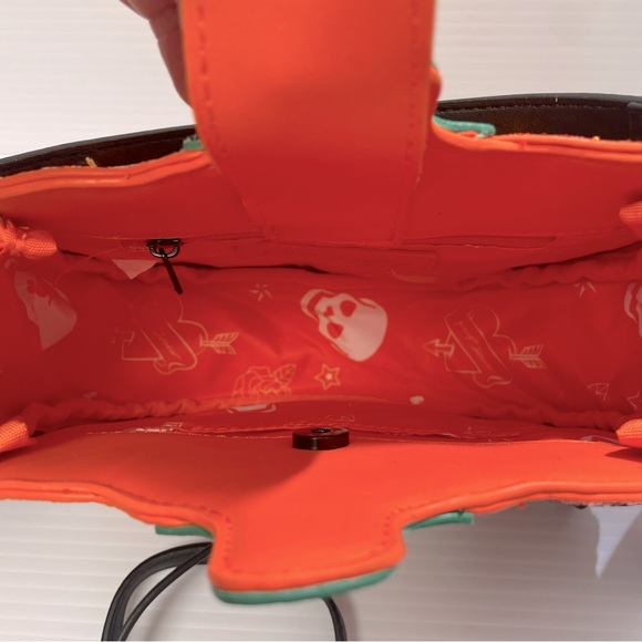 NWT Betsey Johnson Glow In The Dark Halloween Pumpkin Purse - Picture 9 of 14